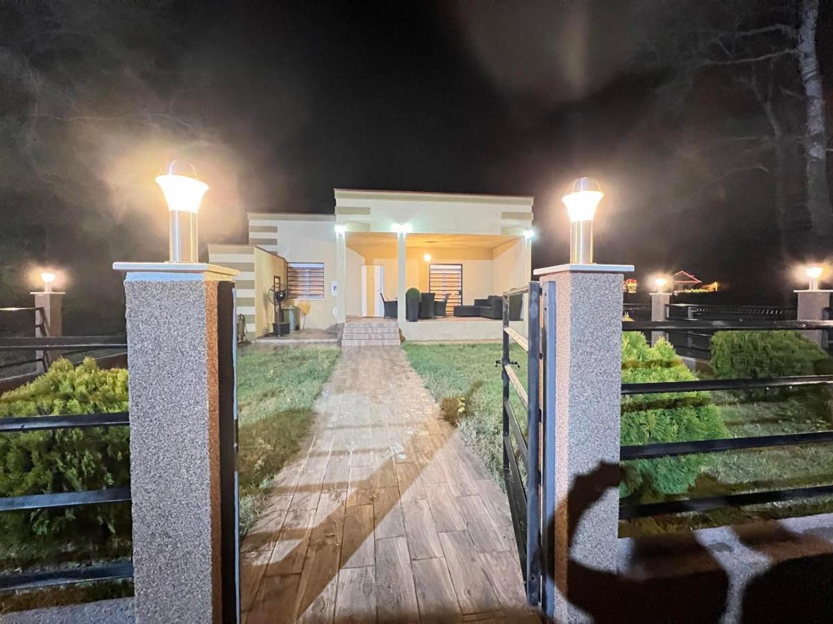 Villaversa Ulcinj Eksteriør billede